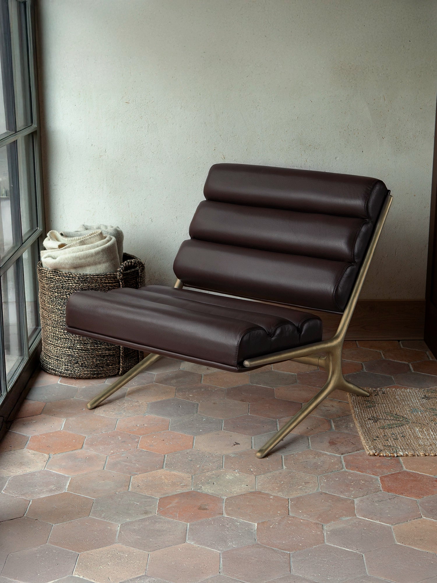 Wafer lounge chair - Textured Brass