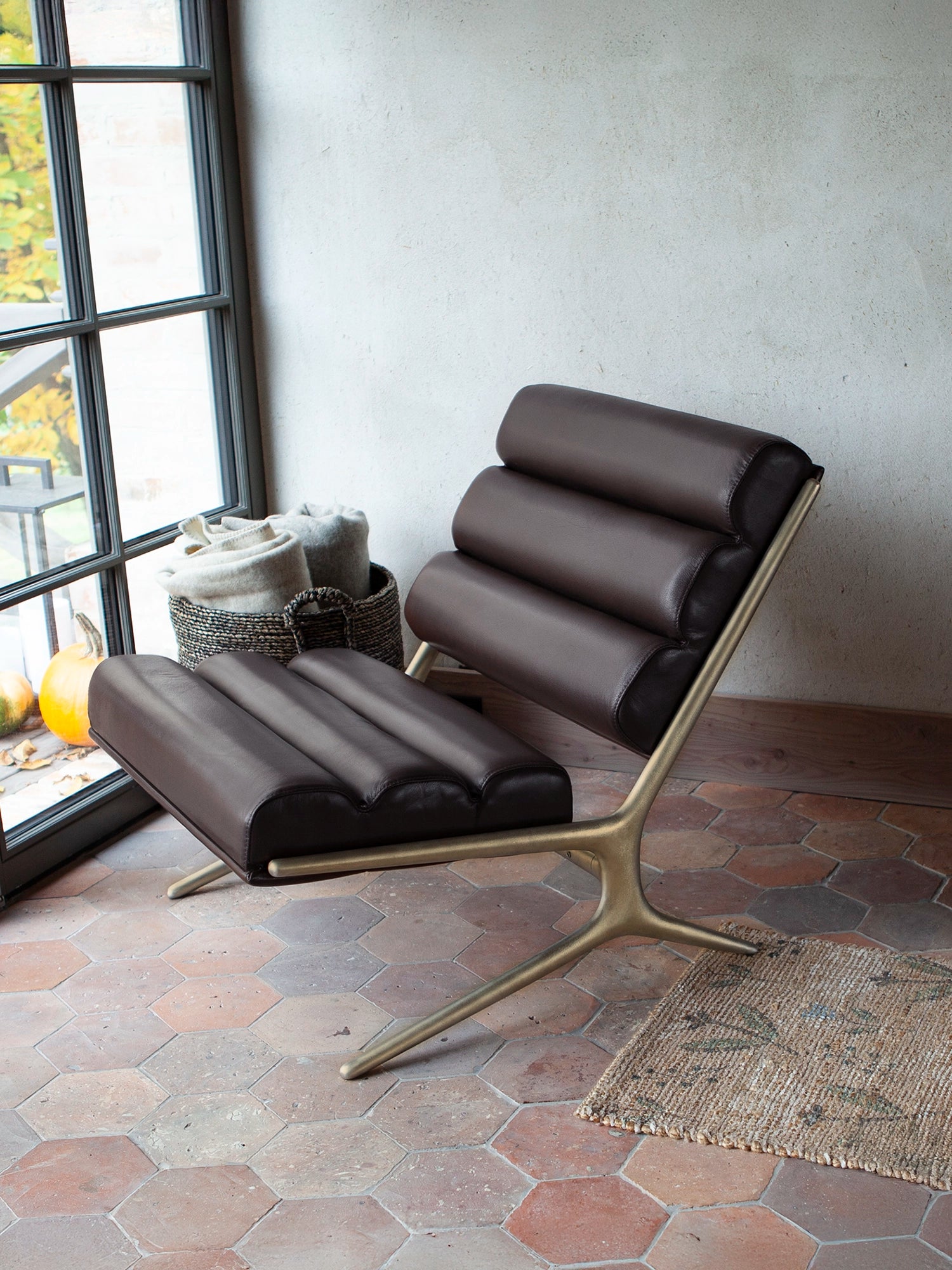 Wafer lounge chair - Textured Brass