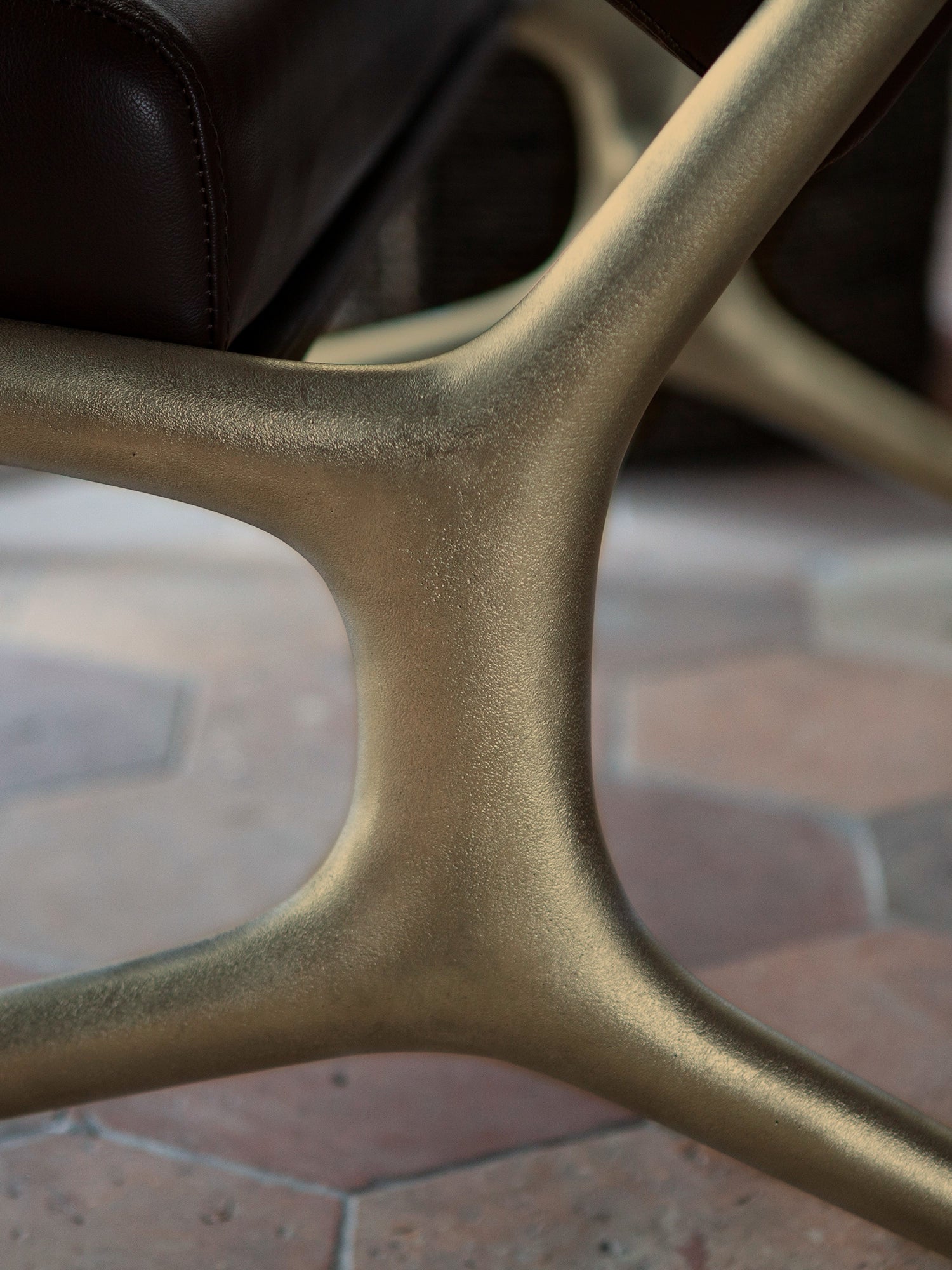 Wafer lounge chair - Textured Brass