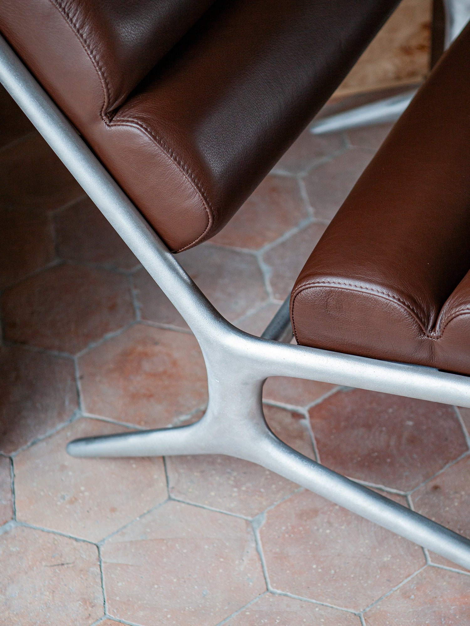 Wafer lounge chair - Textured Aluminium