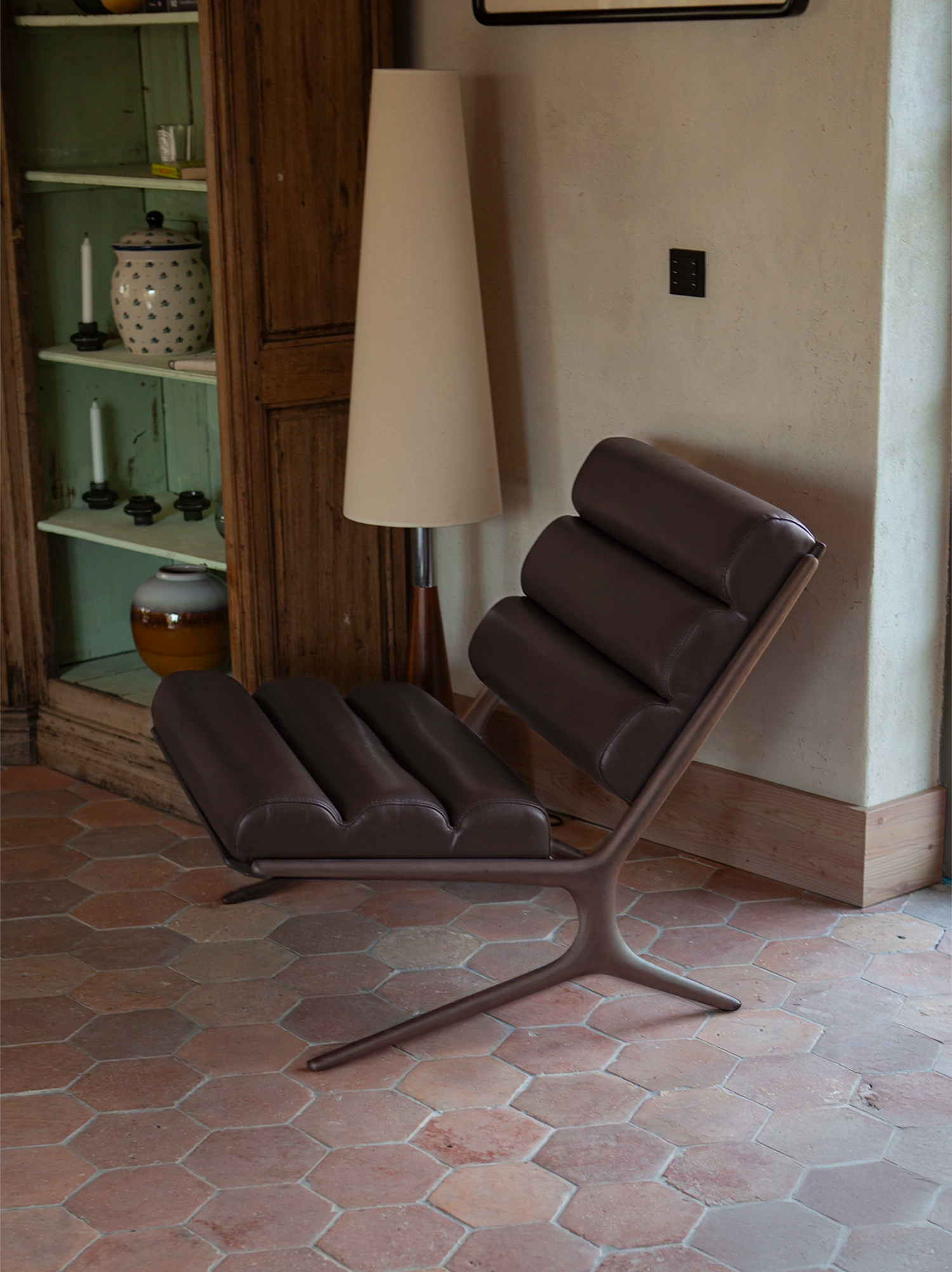 Wafer lounge chair - Aged Brass