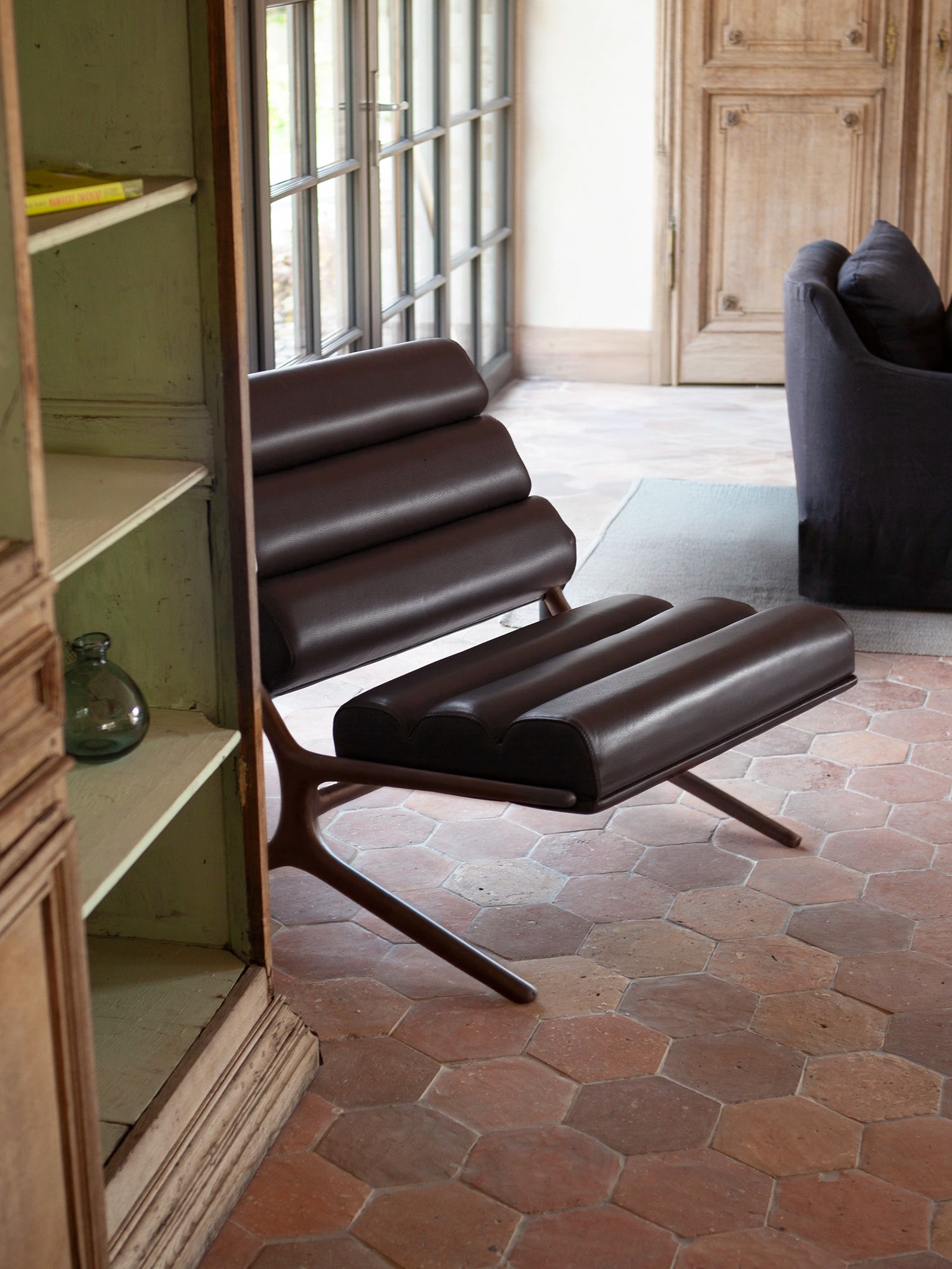 Wafer lounge chair - Aged Brass