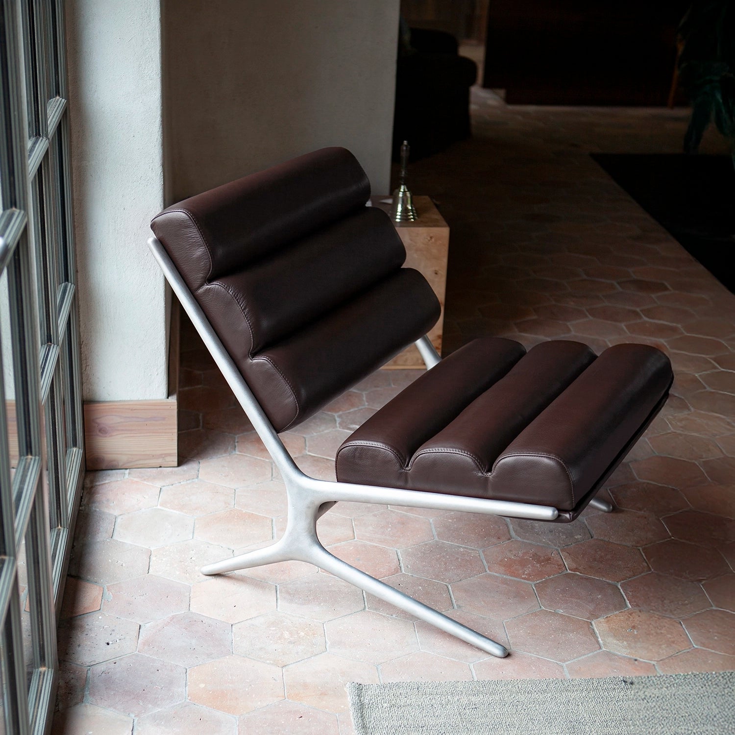 Wafer lounge chair - Textured Aluminium